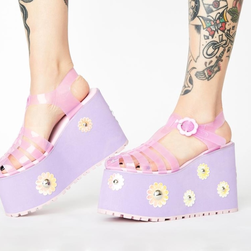 Chasin’ Daisies Jelly Platforms 🌼✨  Wedge Heels 💖